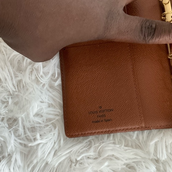 Authentic Louis Vuitton Agenda with Authentic Pen - Picture 7 of 10